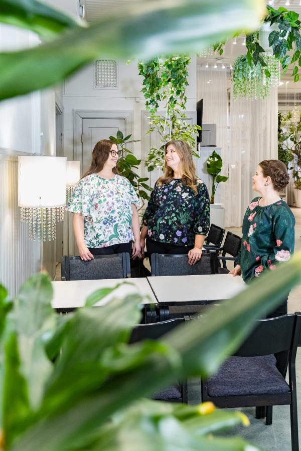 Nuppunen 8 – Hihoja ja helmoja